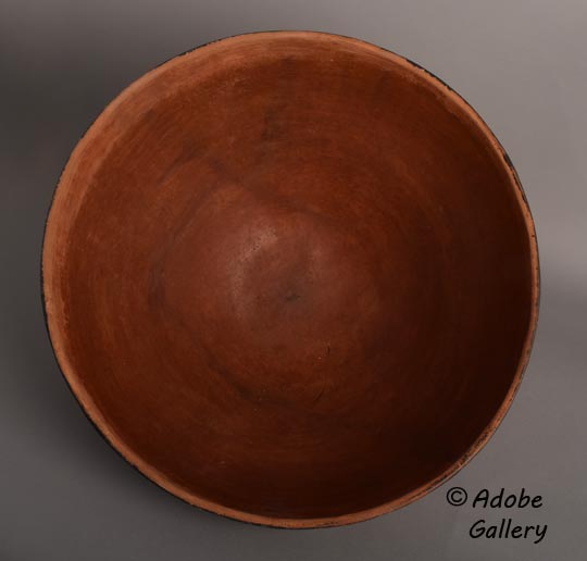 Alternate view of this pottery vessel.