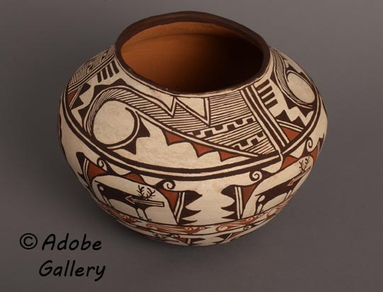 Alternate view of this pottery vessel.