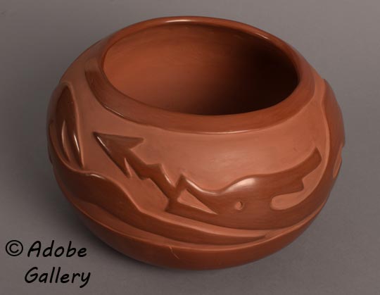 Alternate view of this pottery vessel.