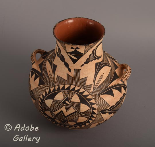 Alternate view of this pottery vessel.