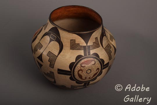 Alternate view of this pottery vessel.