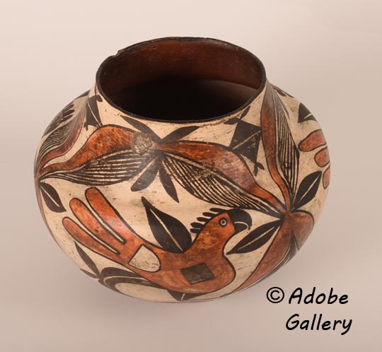 Alternate view of this pottery vessel.