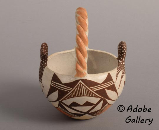 Alternate view of this pottery vessel.