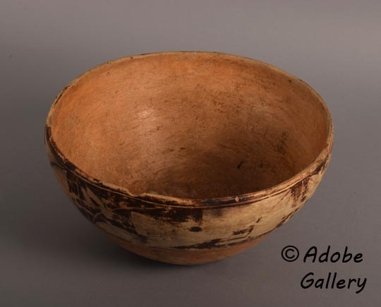 Alternate view of this pottery vessel.