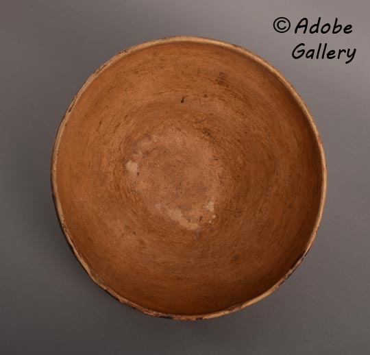 Alternate view of this pottery vessel.