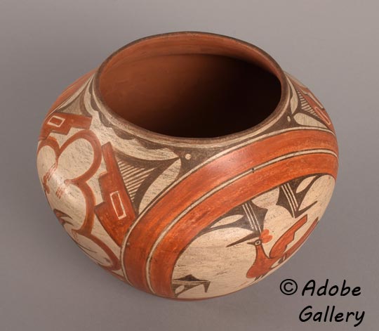 Alternate view of this pottery vessel.