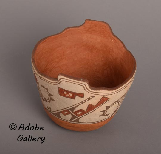 Alternate view of this pottery vessel.
