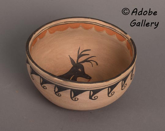 Alternate view of this pottery vessel.