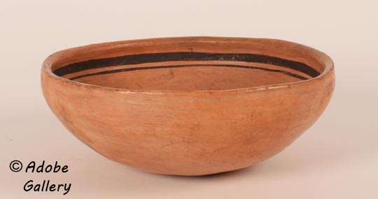 Alternate view of this pottery vessel.