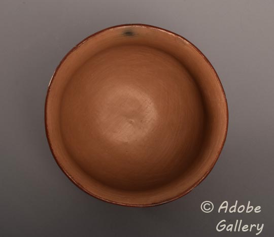 Alternate view of this pottery vessel.