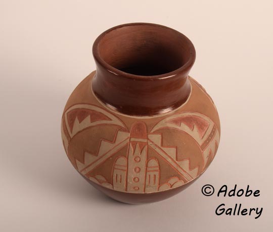 Alternate view of this pottery vessel.