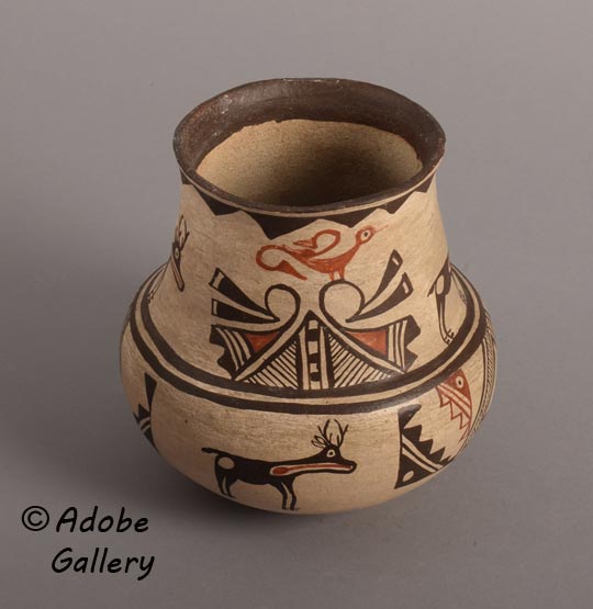 Alternate view of this pottery vessel.