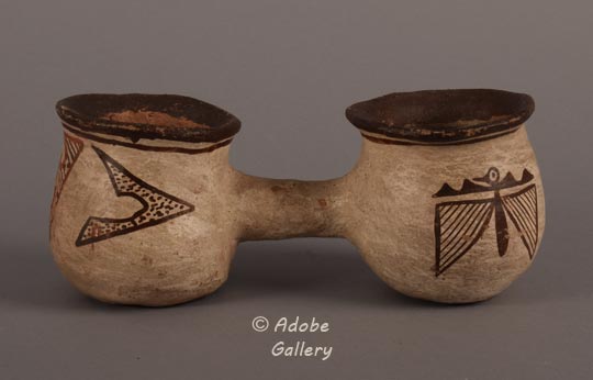 Alternate view of this pottery vessel.