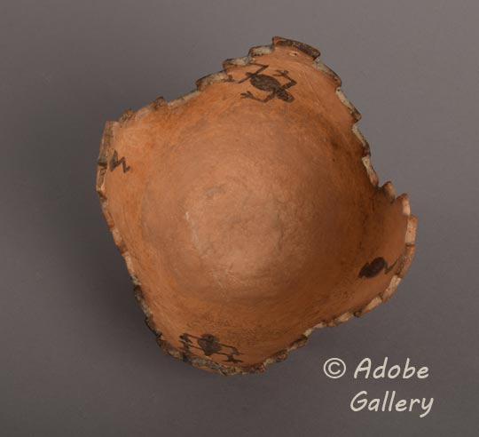 Alternate view of this pottery vessel.