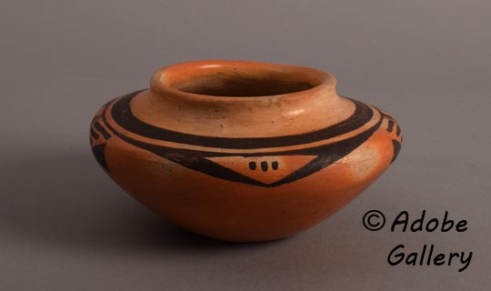 Alternate view of this pottery vessel.