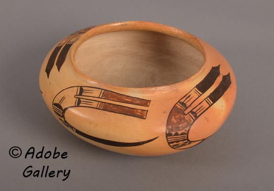 Alternate view of this pottery vessel. Alternate view of this pottery vessel.