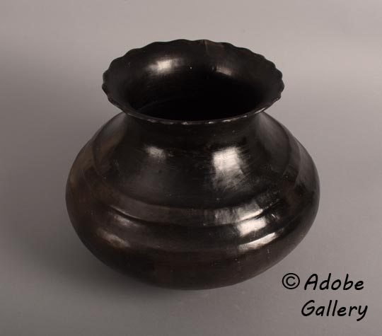 Alternate view of this pottery vessel. Alternate view of this pottery vessel.