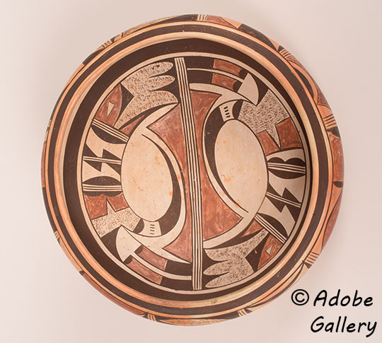 Alternate view of this pottery vessel.