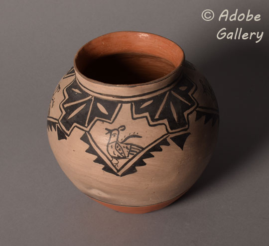 Alternate view of this pottery vessel. Alternate view of this pottery vessel.