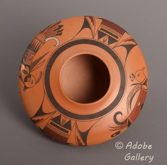 Alternate view of this pottery vessel.