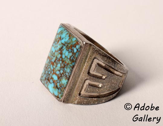 Alternate side view of this ring.