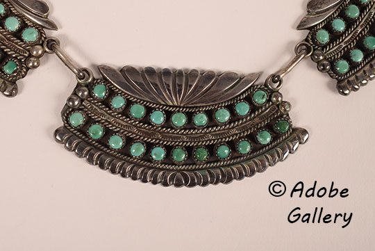 Close up view of the middle section of this 3-piece necklace.