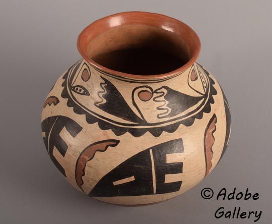 Alternate view of this pottery vessel.