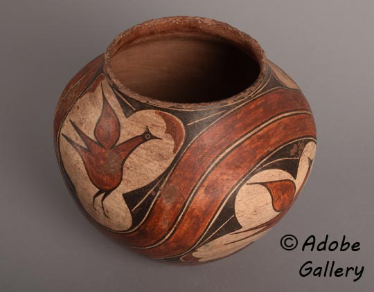 Alternate view of this pottery vessel.