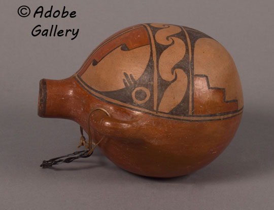 Alternate view of this pottery vessel. Alternate view of this pottery vessel.