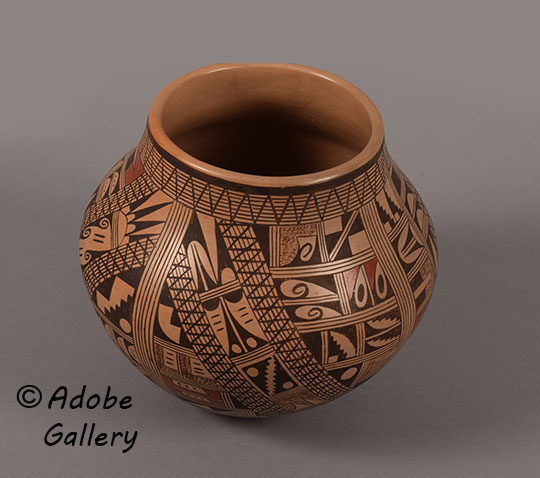 Alternate view of this pottery vessel.