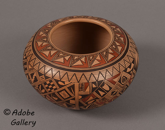 Alternate view of this pottery vessel.
