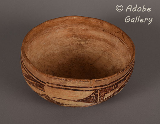 Alternate view of this pottery vessel. Alternate view of this pottery vessel.