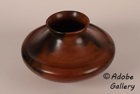 Alternate view of this pottery vessel.