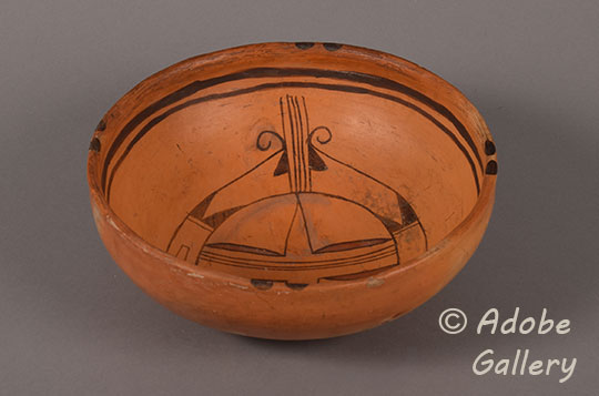Alternate view of this pottery vessel.