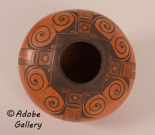 Alternate view of this pottery vessel. Alternate view of this pottery vessel.