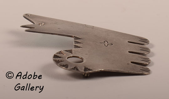 Alternate side view of this pin.