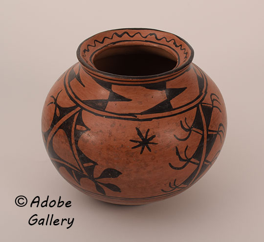 Alternate view of this pottery vessel.