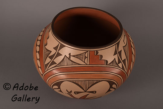Alternate view of this pottery vessel. Alternate view of this pottery vessel.