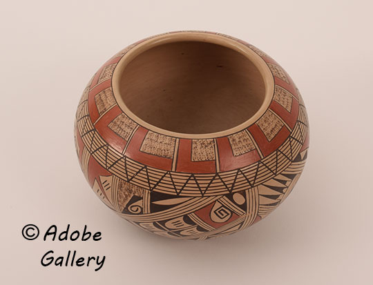 Alternate view of this pottery vessel.