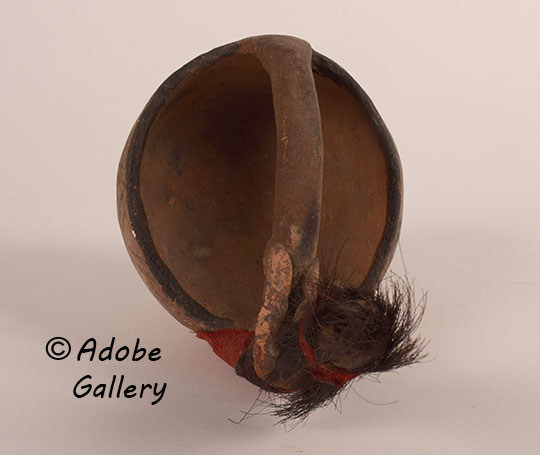 Alternate view of this pottery vessel. Alternate view of this pottery vessel.