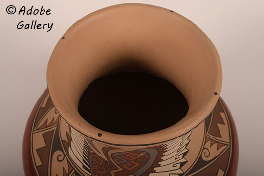 Alternate view of this pottery vessel.