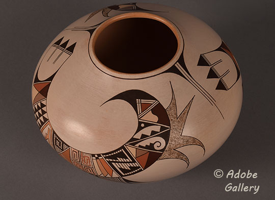 Alternate view of this pottery vessel. Alternate view of this pottery vessel.