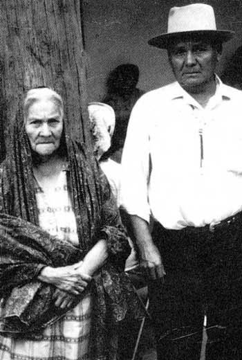 Photo of the artists courtesy of Rick Dillingham, source Fourteen Families In Pueblo Pottery by Rick Dillingham.