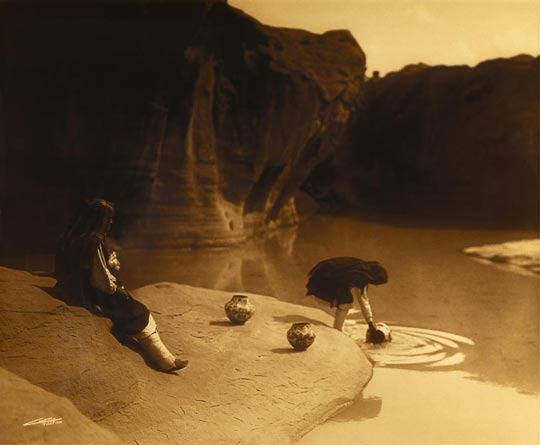 Edward S. Curtis, At the Old Well - Acoma, 1904